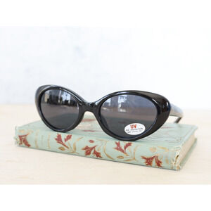 Vintage 1990s Cat Eye Sunglasses Korea Preppy Old Money Academia Grunge Eyewear